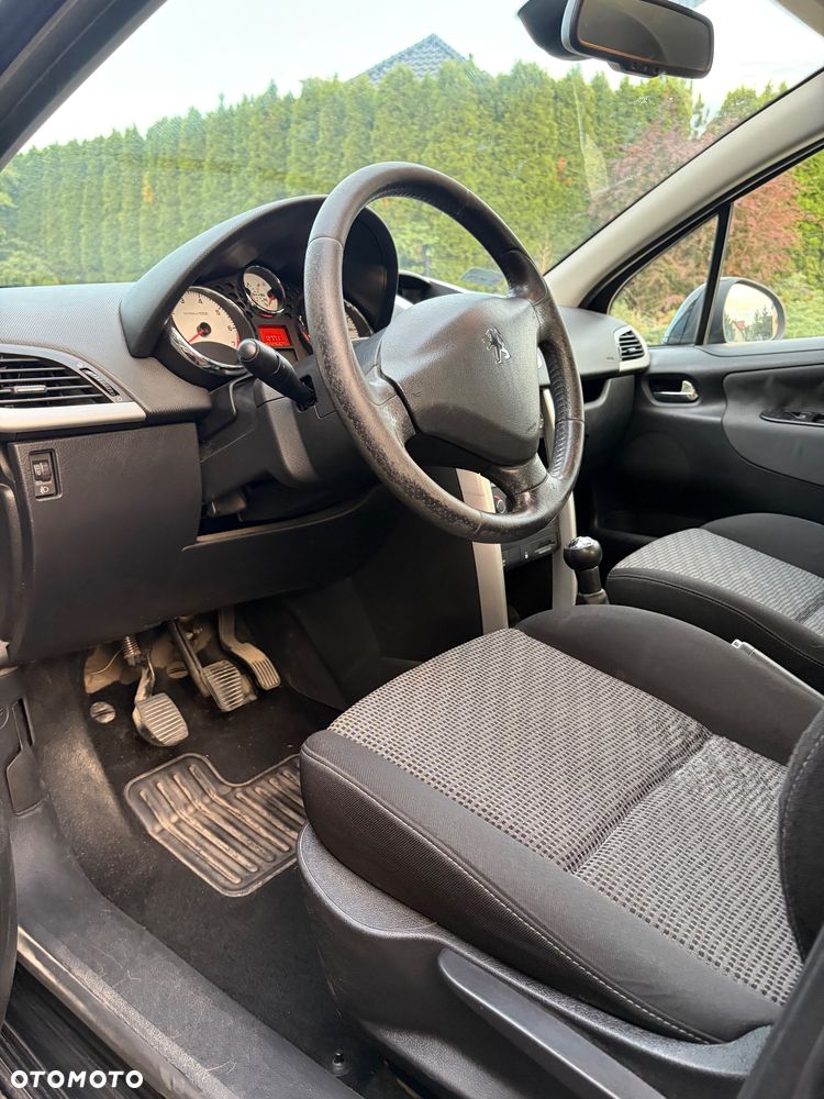 Peugeot 207 1.6 - 10