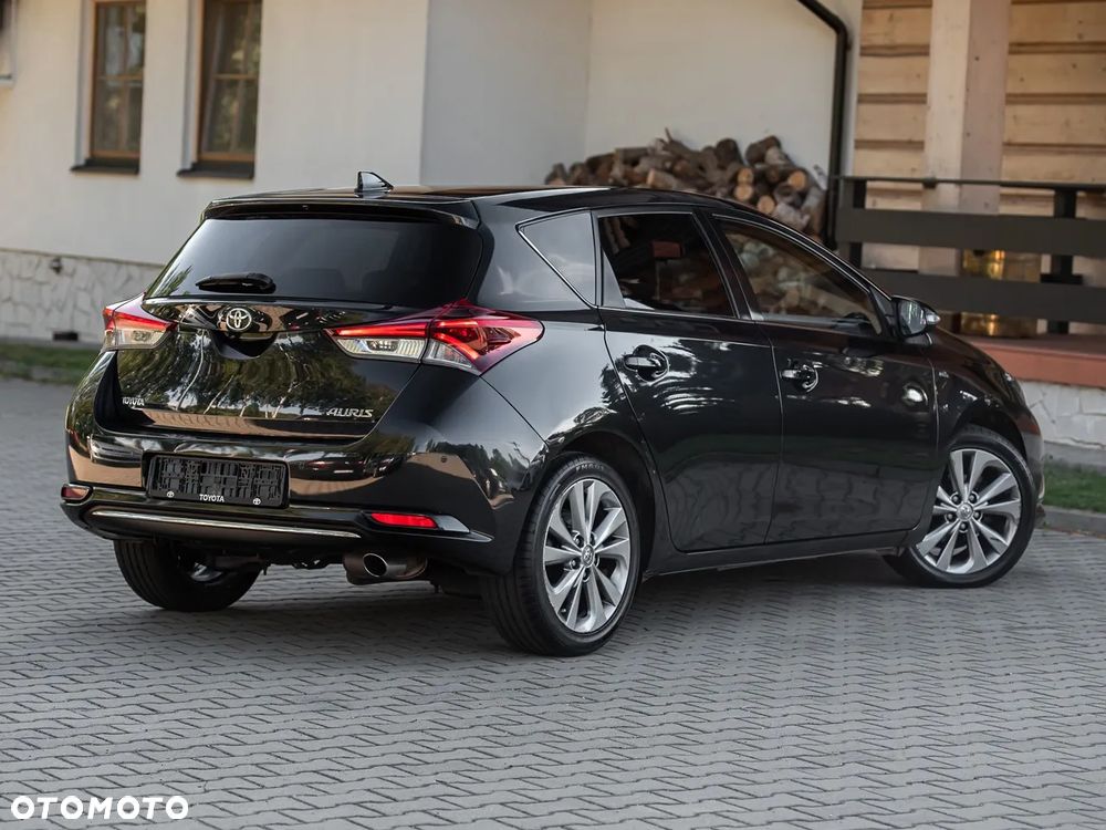 Toyota Auris 1.6 D-4D Design Edition - 9