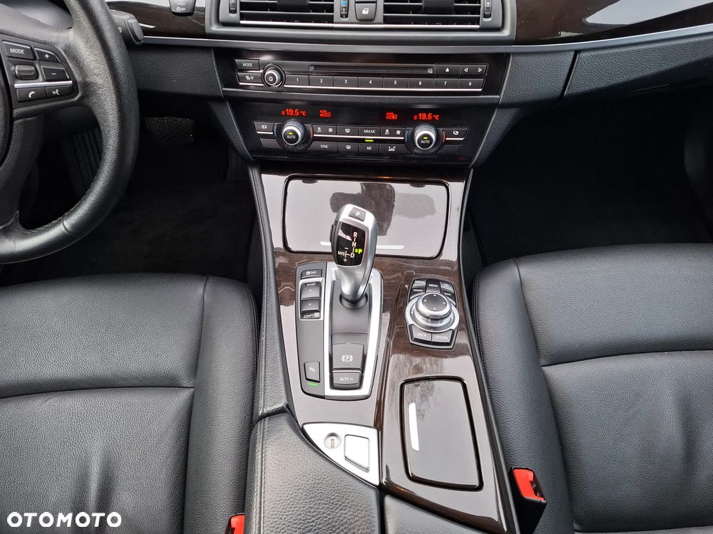 BMW Seria 5 520i - 13