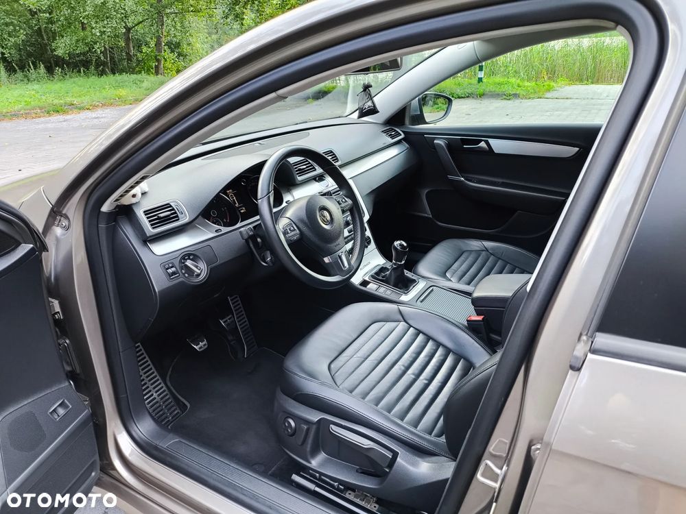 Volkswagen Passat 2.0 TDI DPF BlueMotion Technology Trendline - 15