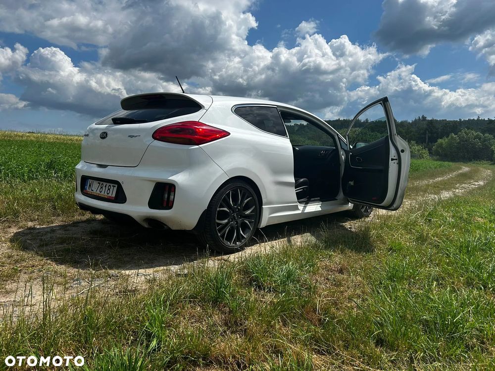 Kia Ceed - 11