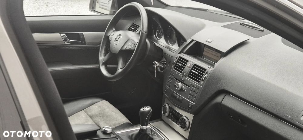 Mercedes-Benz Klasa C 200 CDI BlueEff Avantgarde - 18
