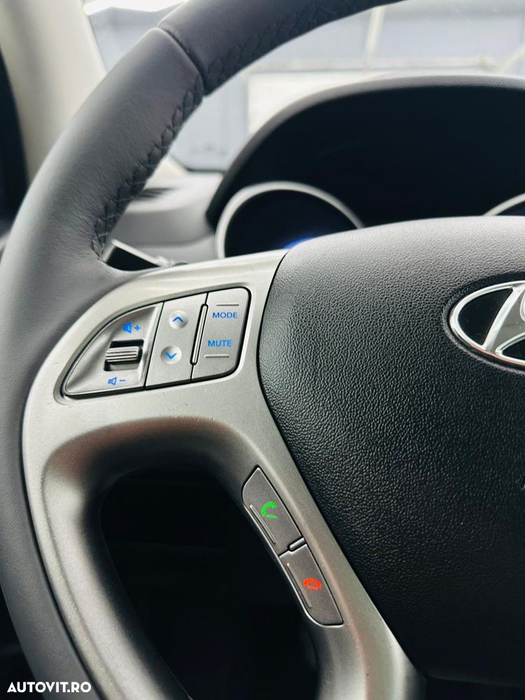 Hyundai ix35 1.7 CRDI 2WD blue Finale Gold - 28