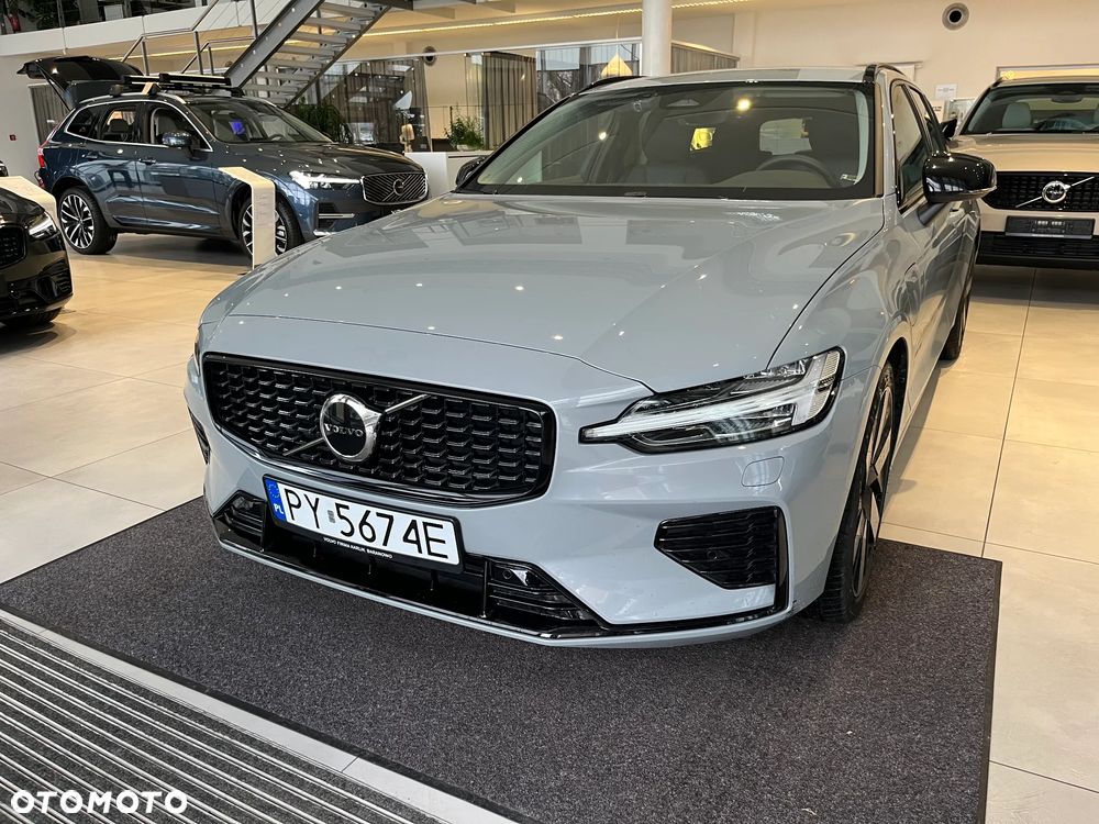 Volvo V60 T6 AWD Plug-In Hybrid Plus Dark - 1
