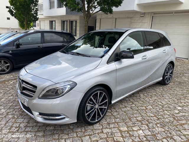 Mercedes-Benz B 180 d AMG Line - 1