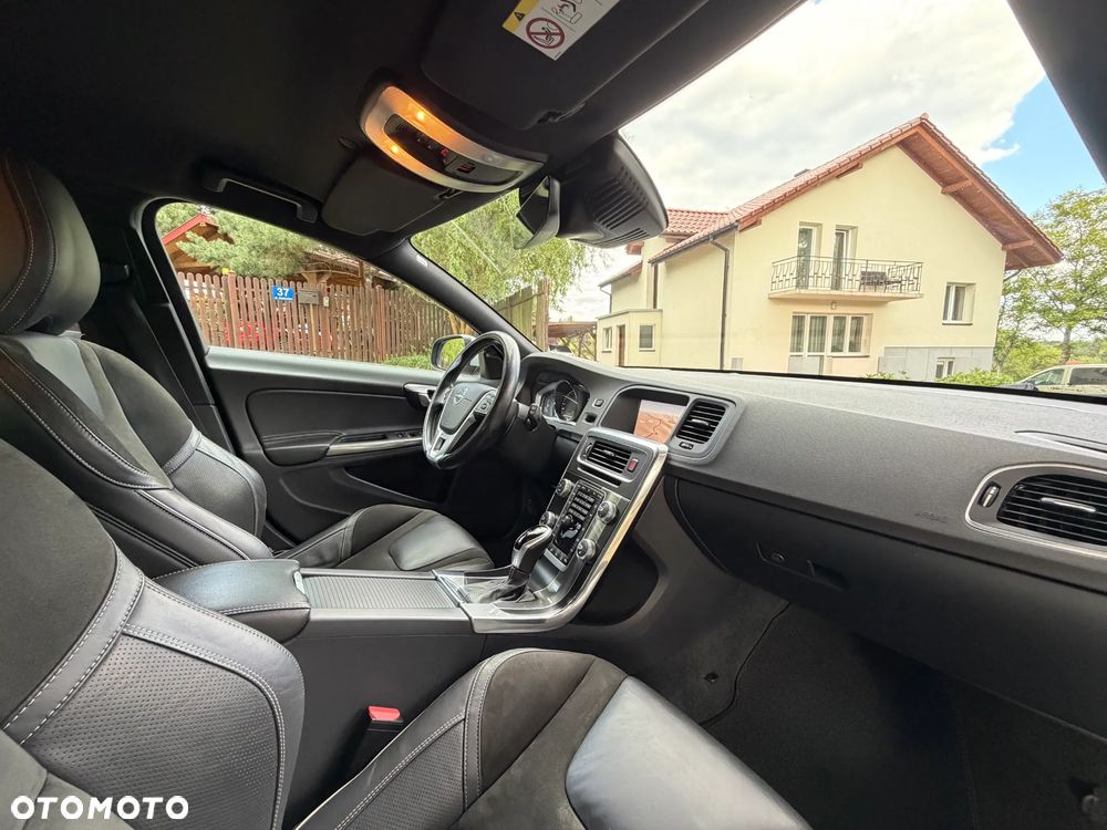 Volvo V60 D4 Geartronic R-Design - 27