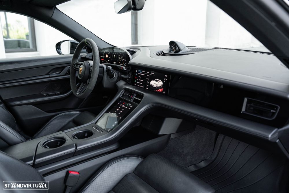 Porsche Taycan 4S - 32