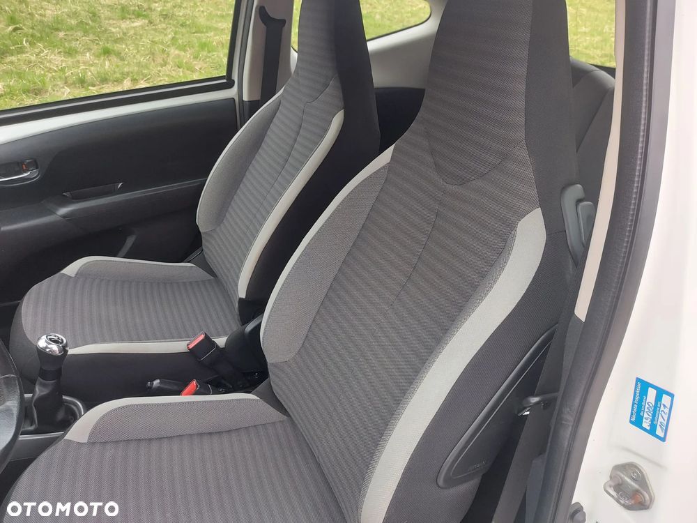Toyota Aygo x-play - 21
