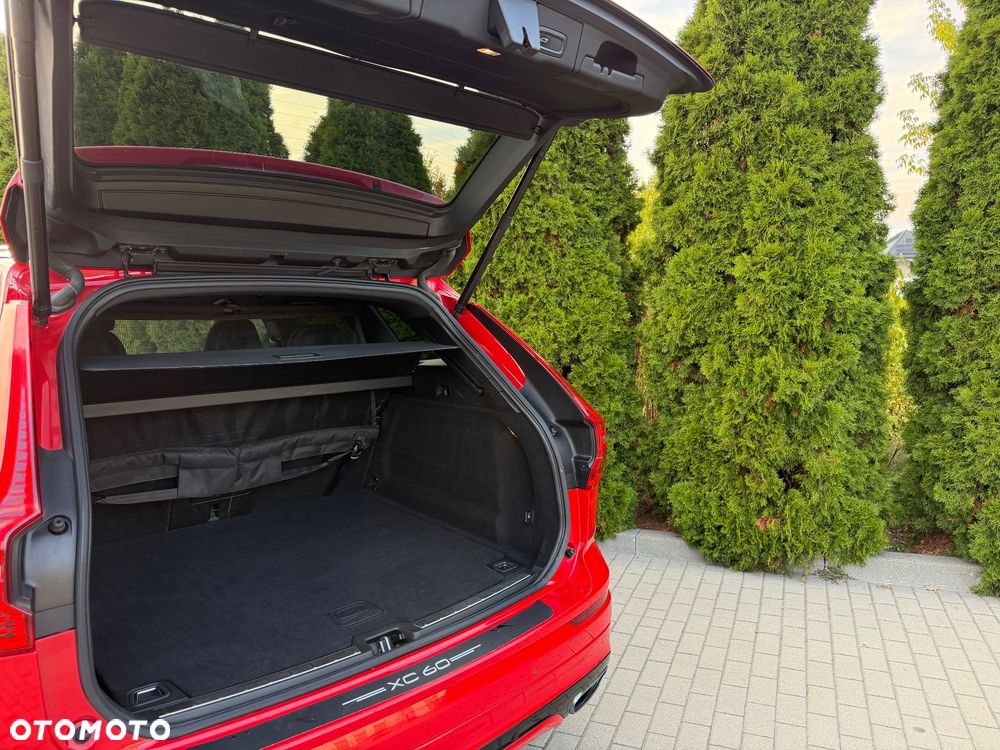Volvo XC 60 D4 AWD Geartronic RDesign - 26