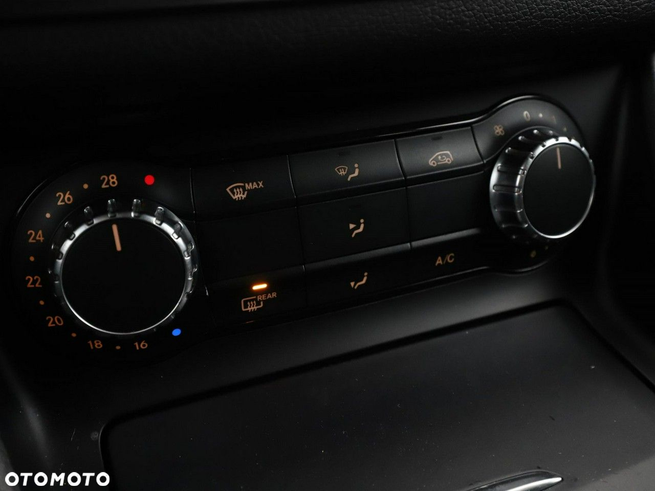 Mercedes-Benz GLA - 26