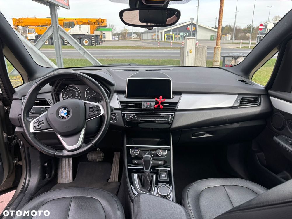 BMW Seria 2 220d xDrive - 10