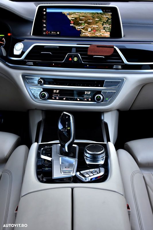 BMW Seria 7 740i - 27