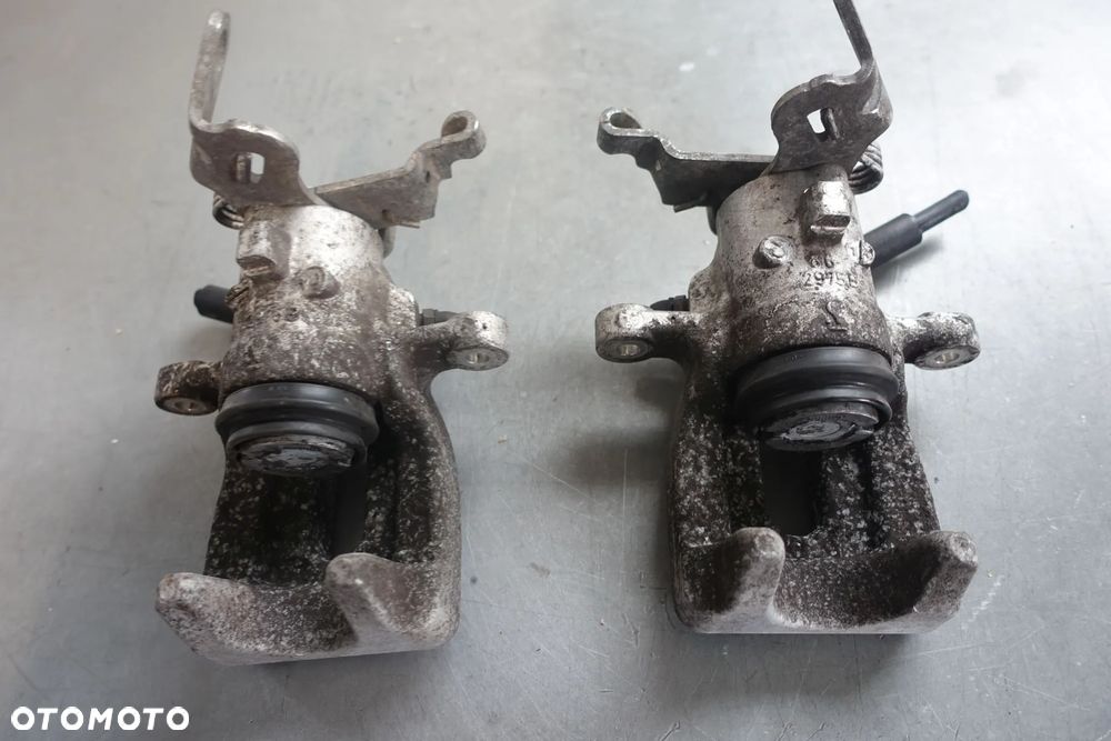 ZACISK LEWY PRAWY TYŁ LEON III OCTAVIA III TRW 12r.- - 3