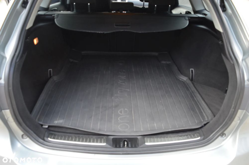 Toyota Avensis 1.8 Sol plus NAVI - 12