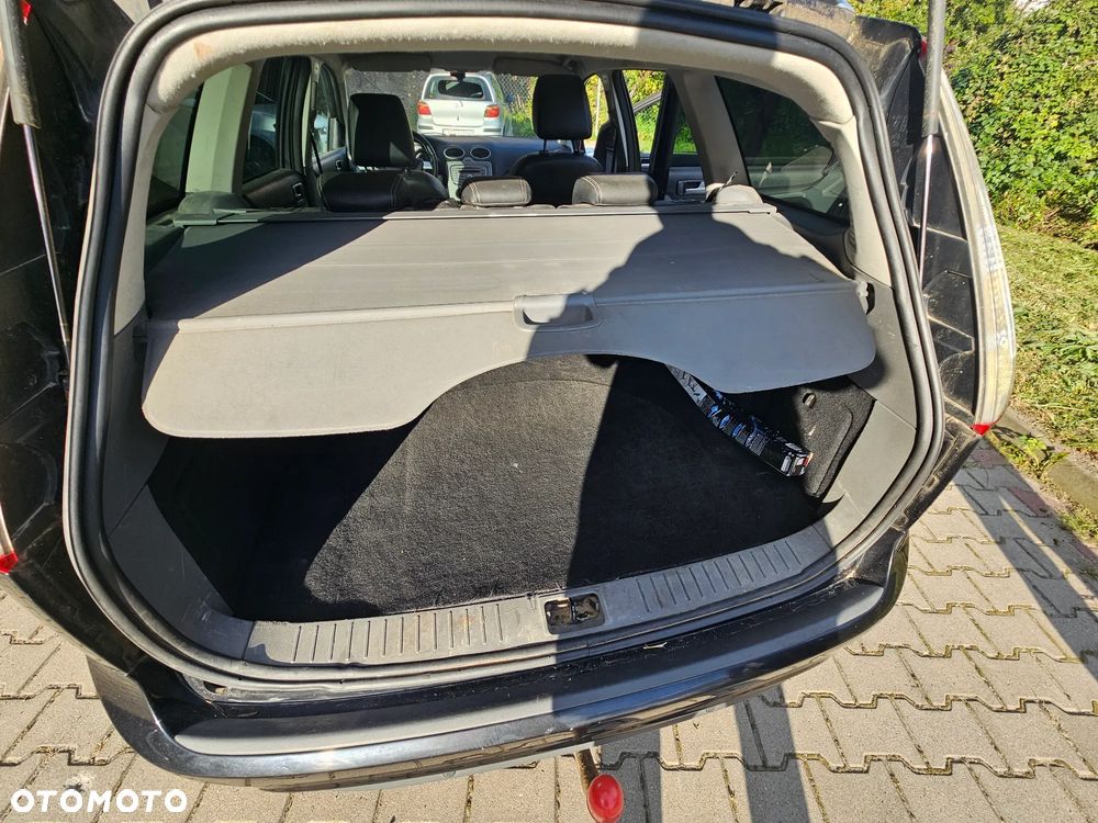 Ford Focus 1.6 Ghia - 16