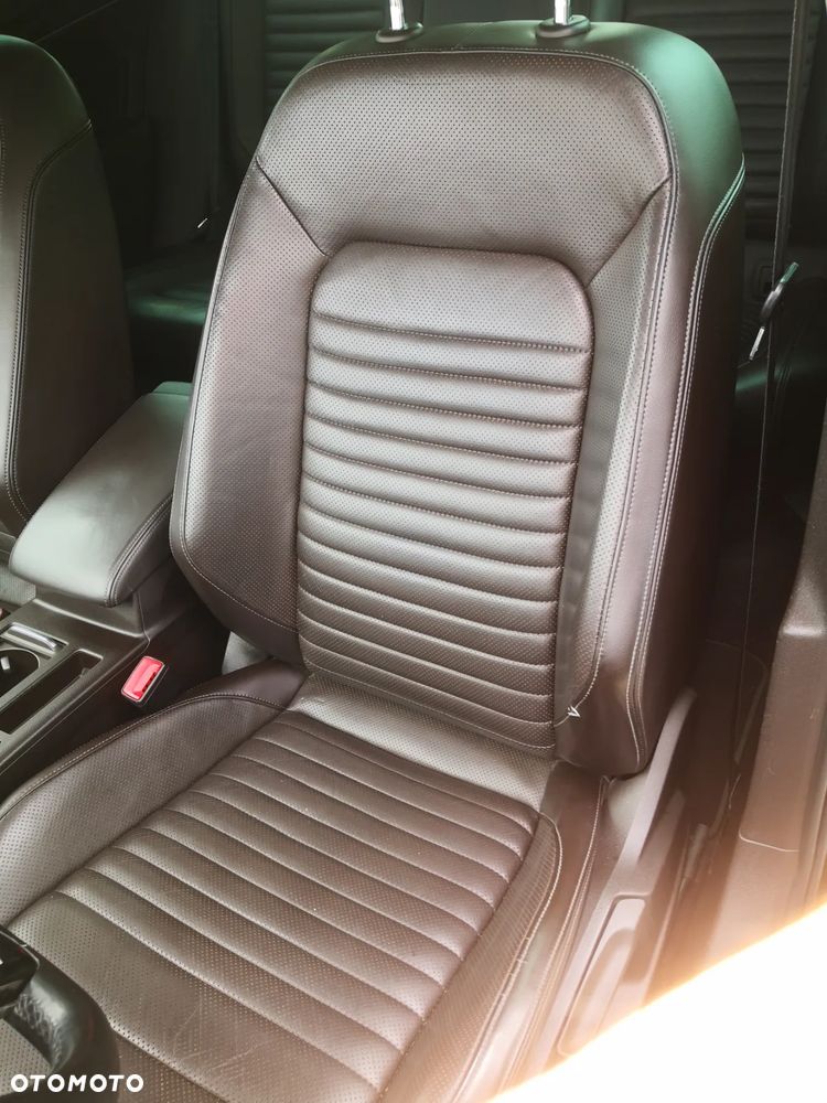 Volkswagen Passat - 33