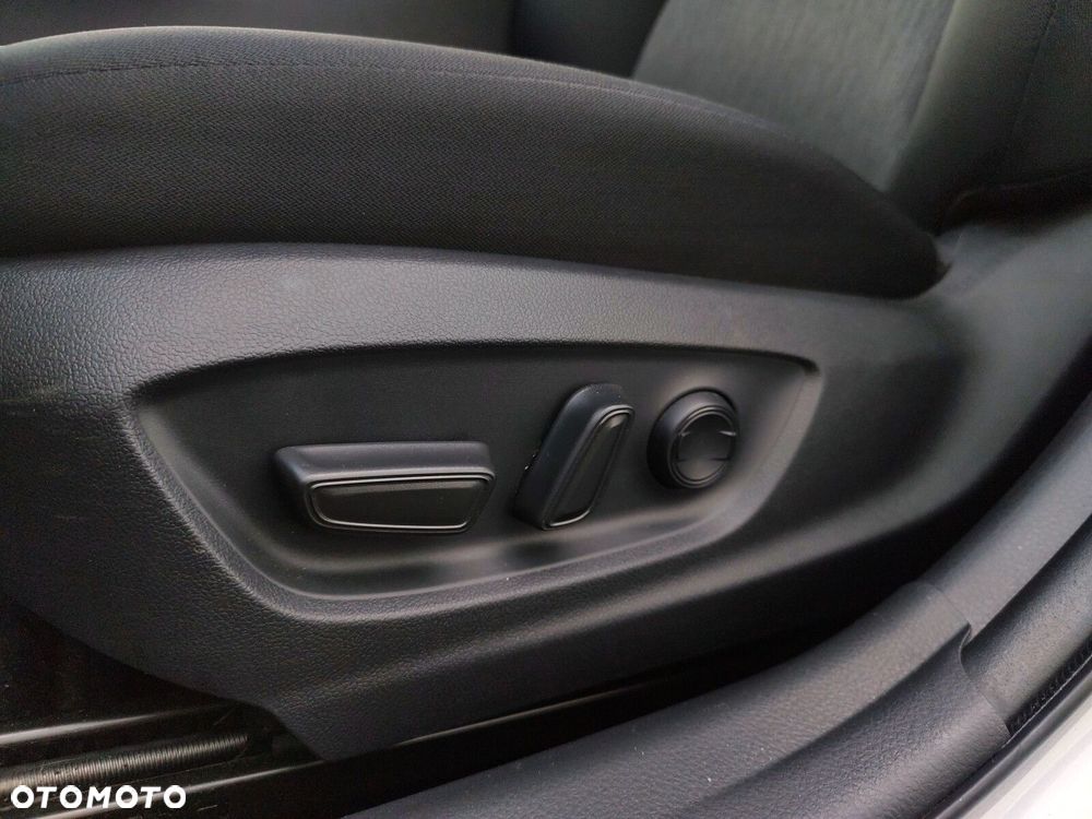 Toyota Camry 2.5 Hybrid Comfort CVT - 12