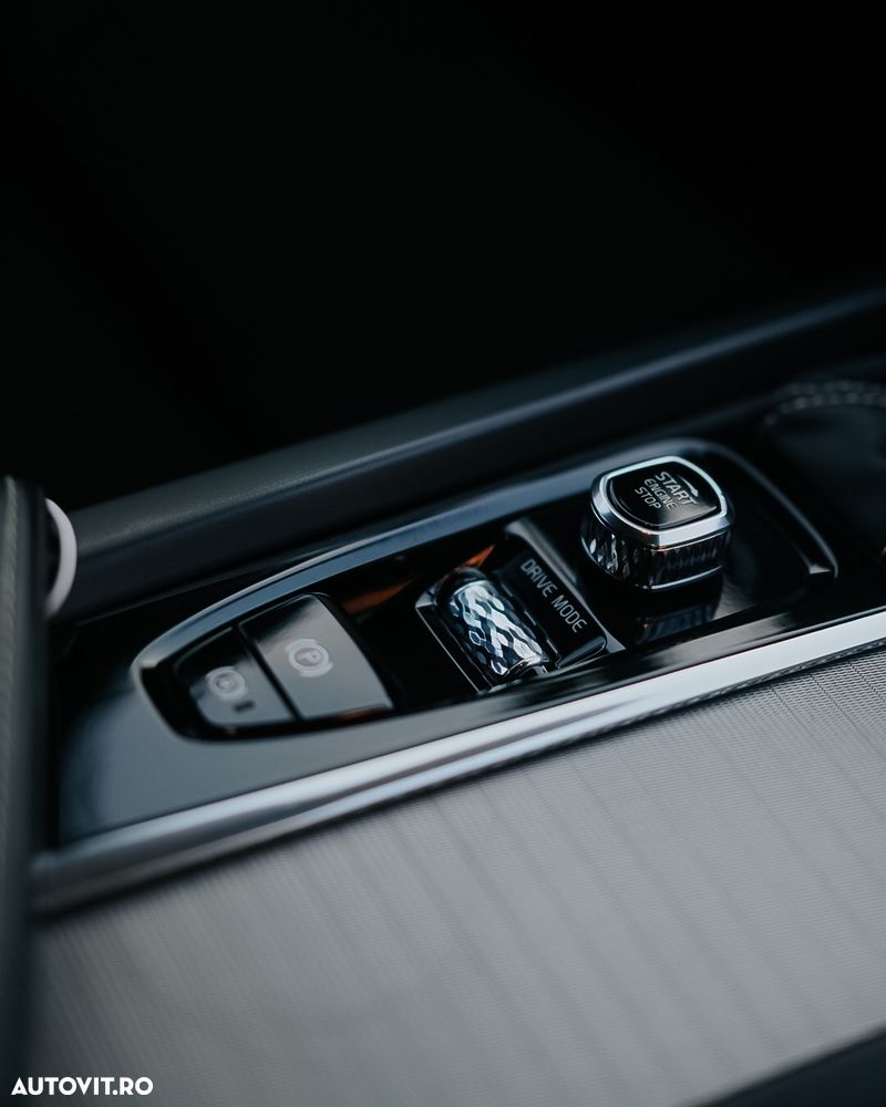 Volvo XC 60 D4 AWD Geartronic RDesign - 30