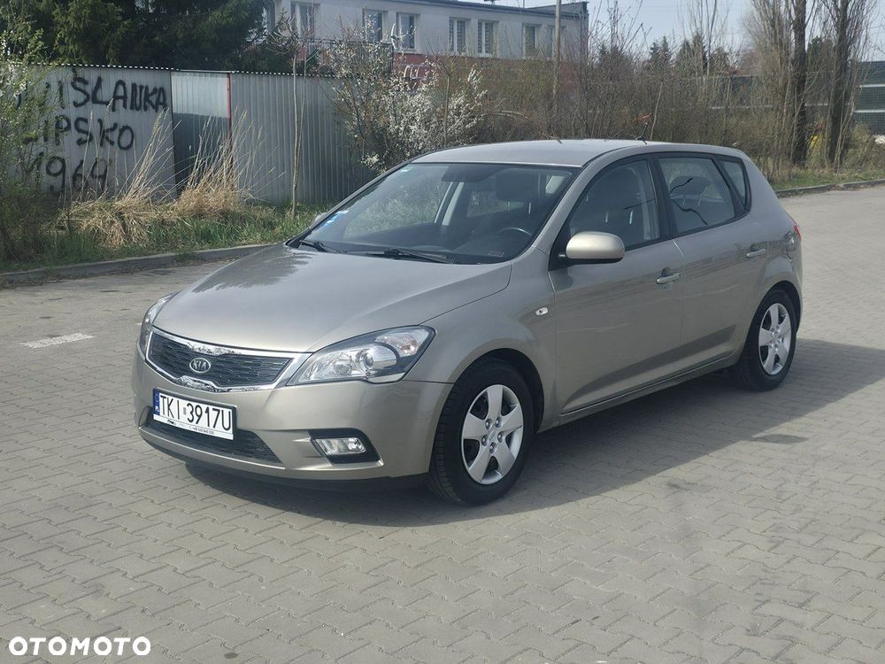 Kia Ceed - 1