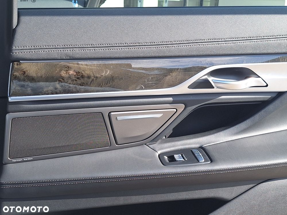 BMW Seria 7 750Li xDrive - 19