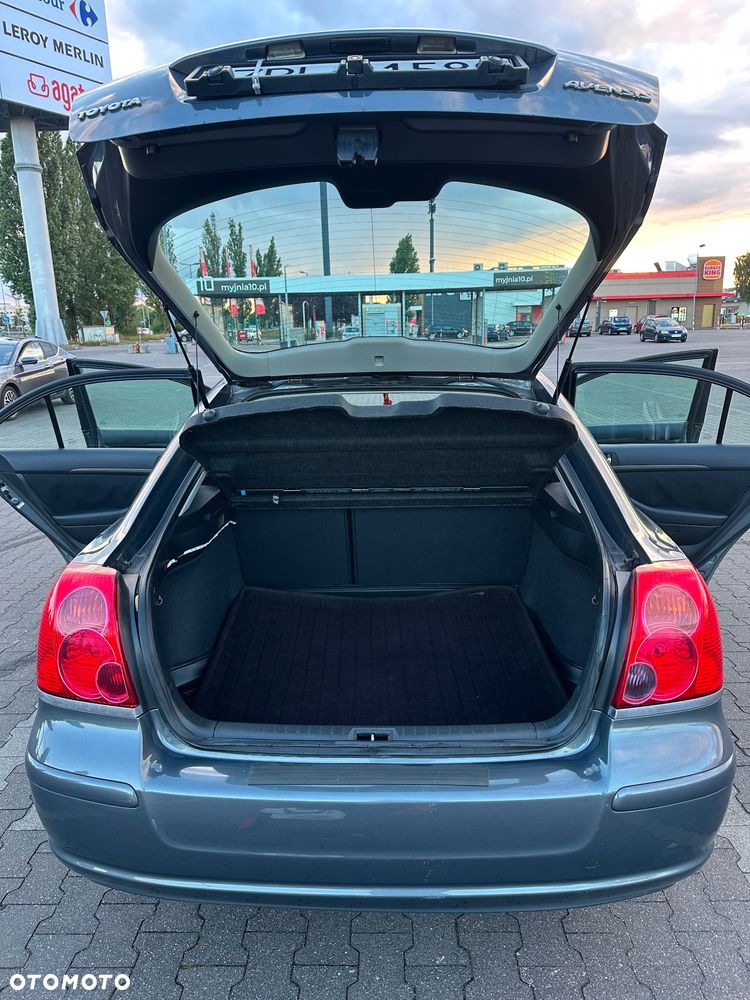 Toyota Avensis 1.8 VVT-i Luna - 11