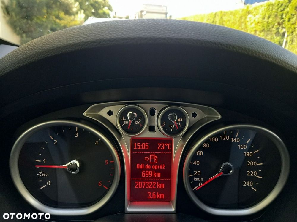 Ford Kuga 2.0 TDCi FWD Titanium - 29