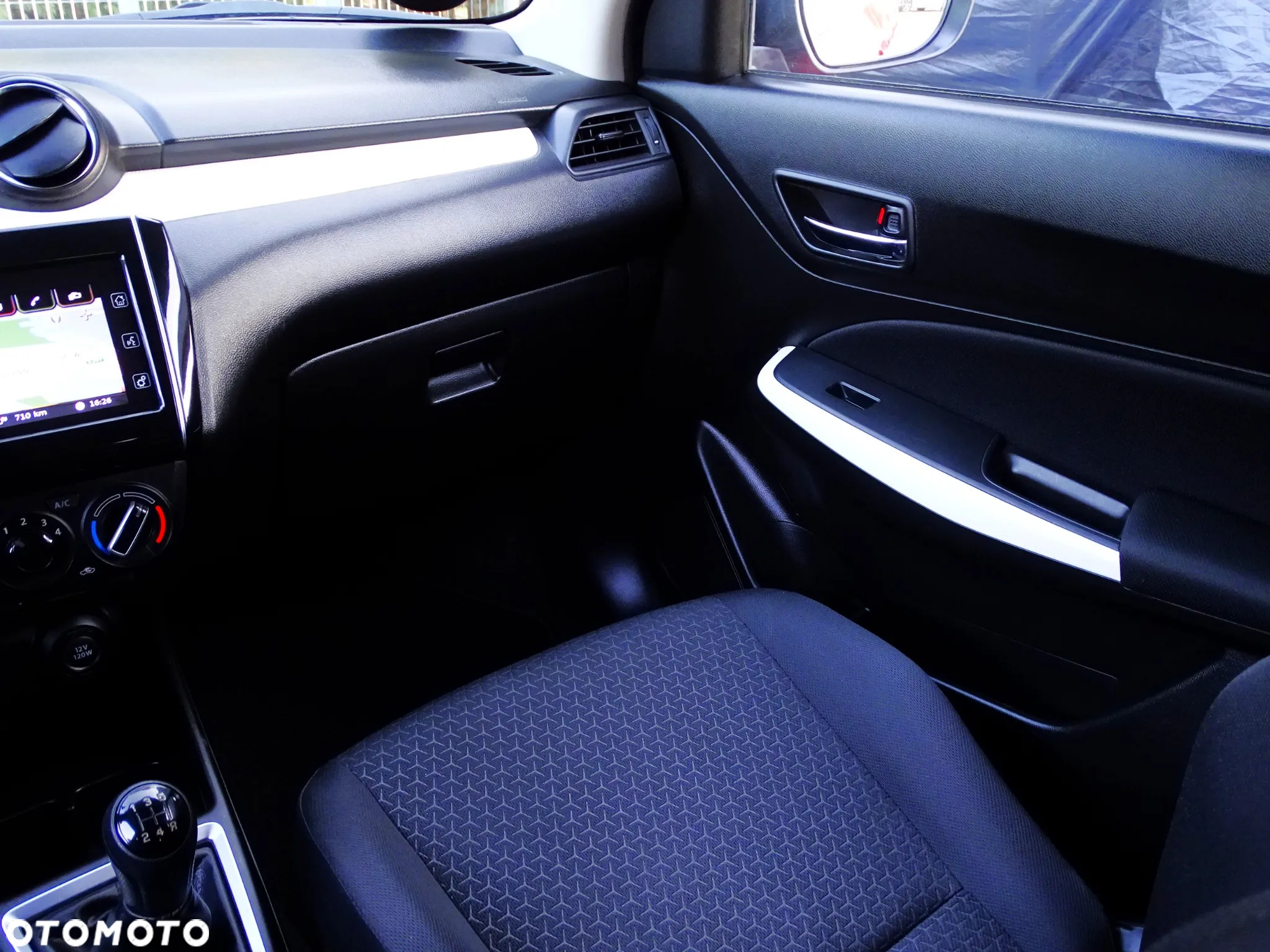 Suzuki Swift 1.2 Premium Plus - 38