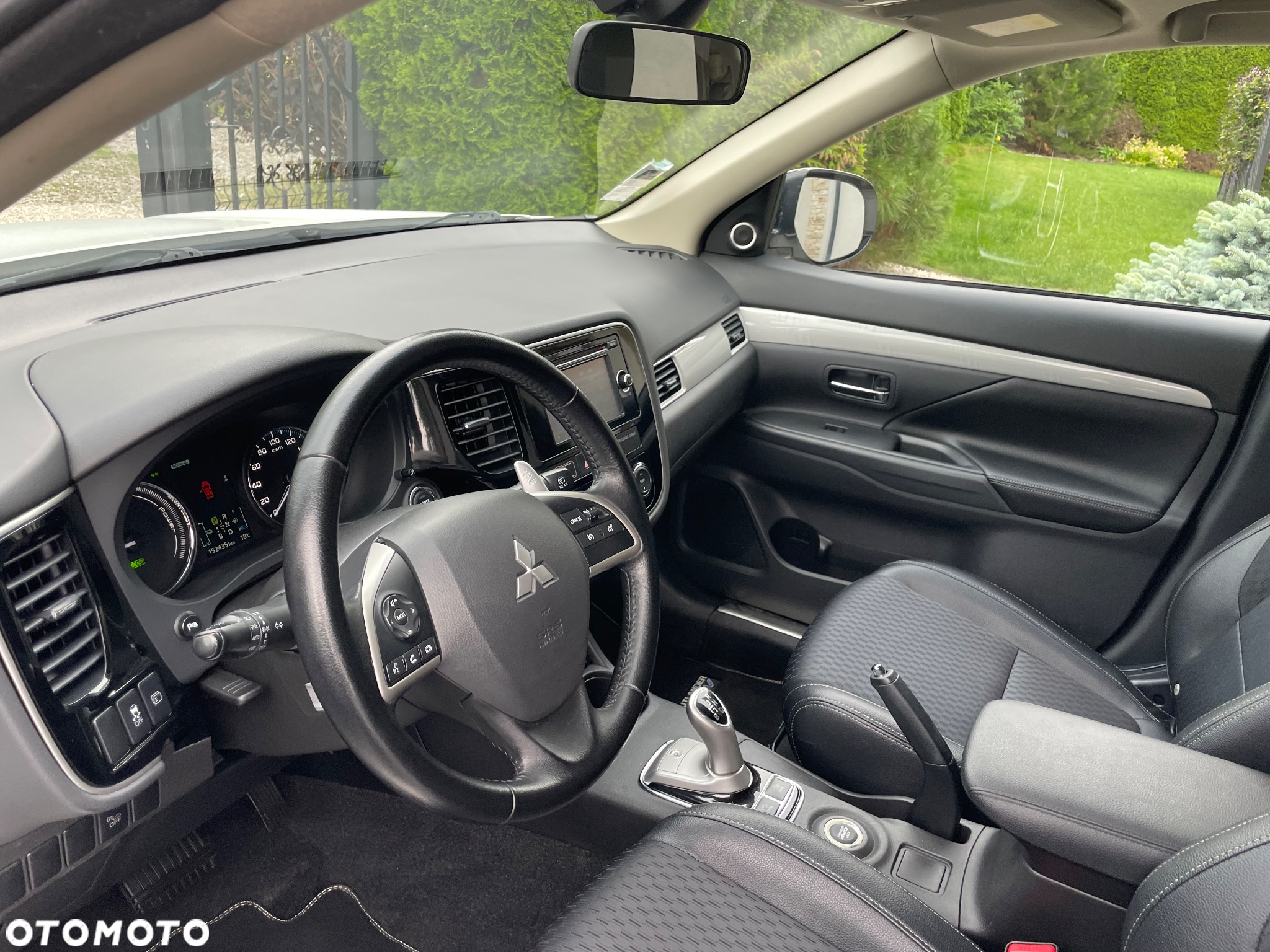 Mitsubishi Outlander 2.0 4WD Plug-In Hybrid - 11