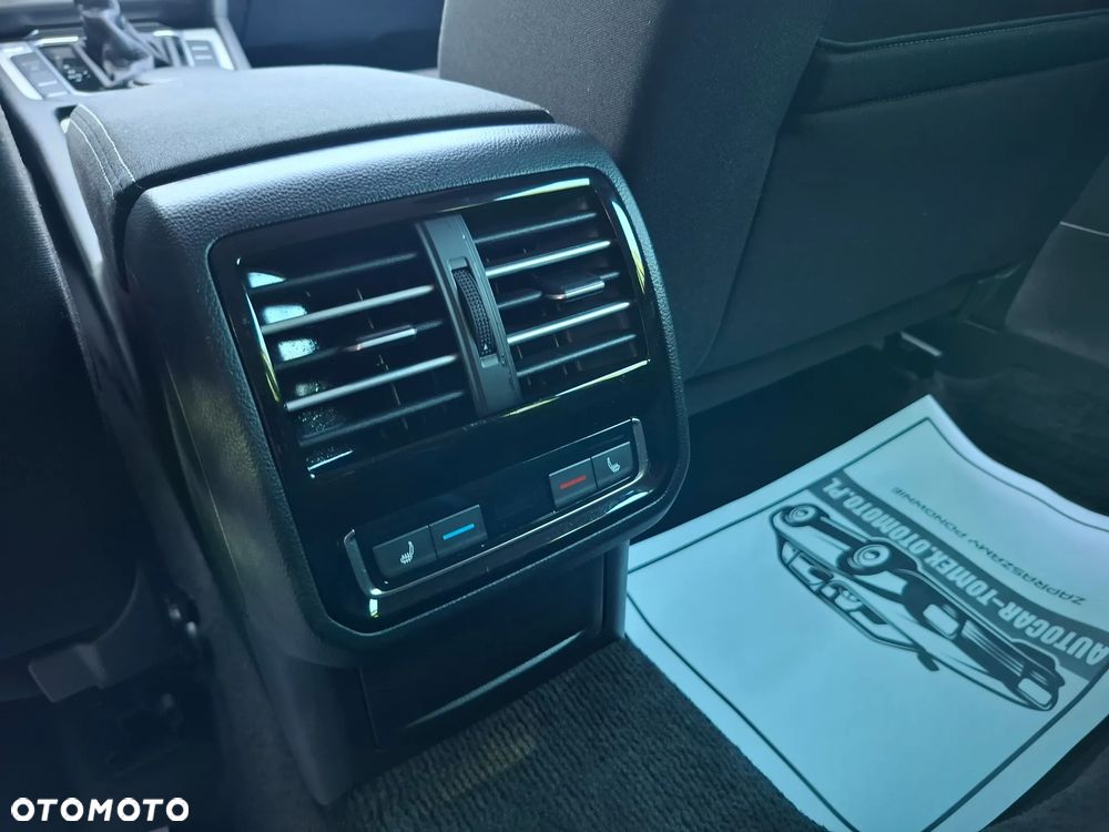 Volkswagen Passat 2.0 TDI SCR DSG Conceptline - 22