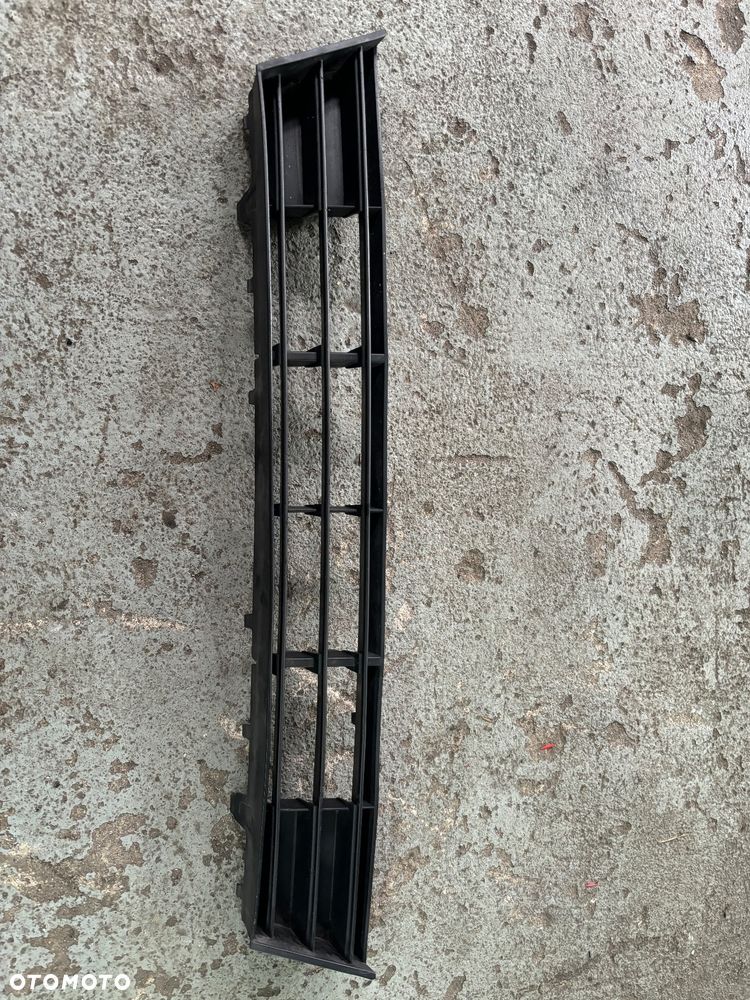 BMW F10 KRATKA SRODKOWA ZDERZAKA 7331724 - 1