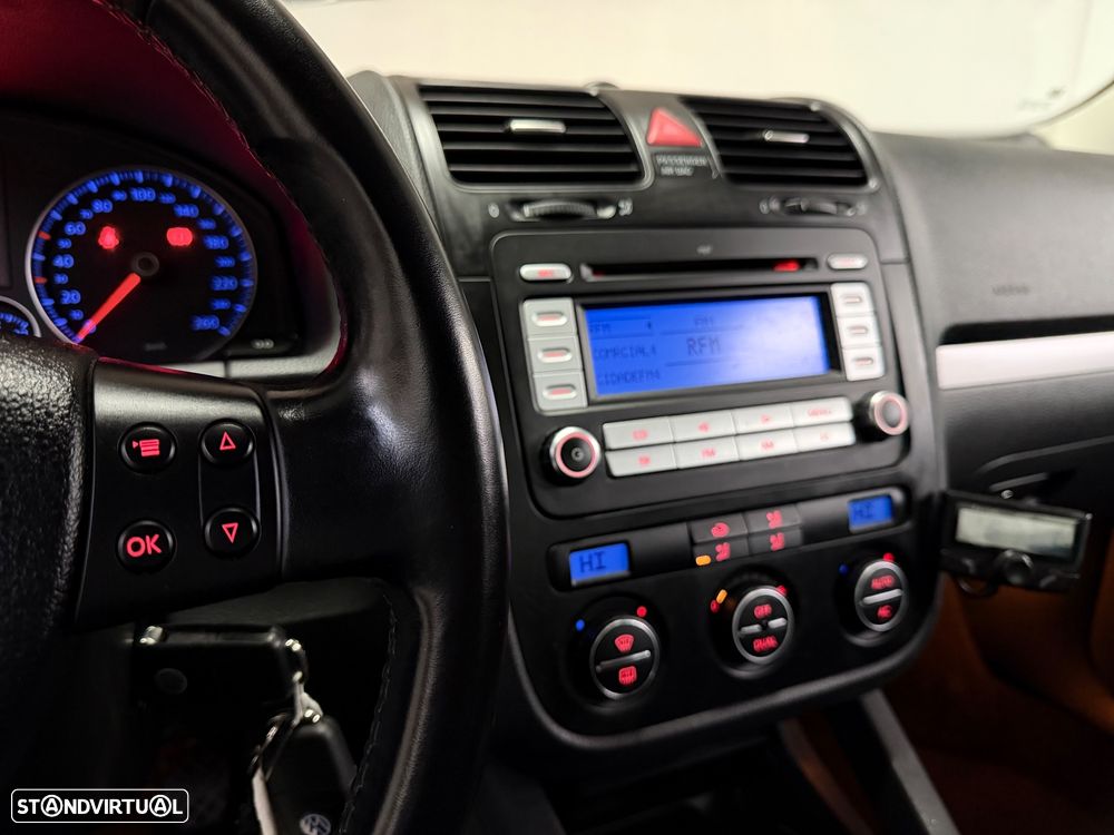 VW Jetta 1.9 TDi Sportline - 22