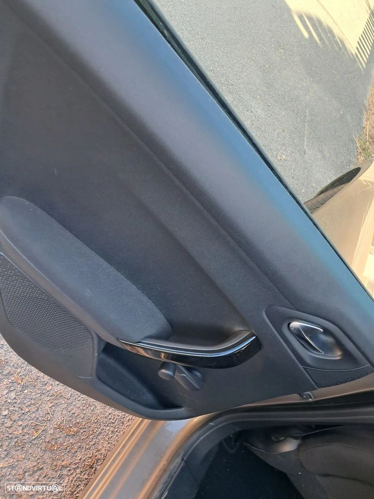 Peugeot 208 - 3