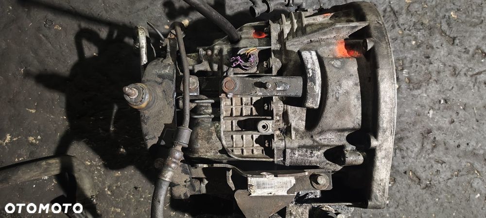 Skrzynia biegów Renault Trafic 1.9 dCi - 1