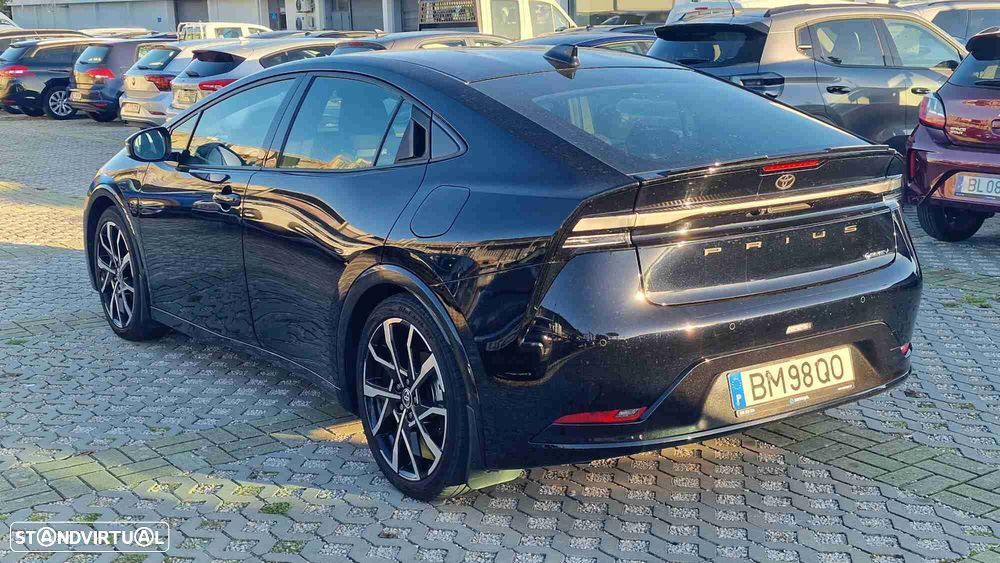 Toyota Prius 2.0 Plug-in Luxury - 4