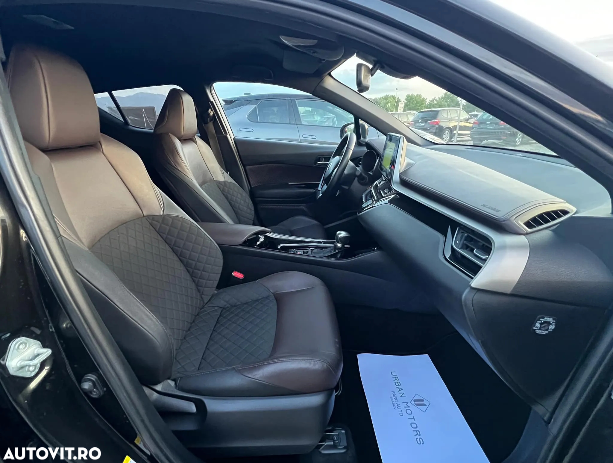 Toyota C-HR Hybrid Lounge - 18