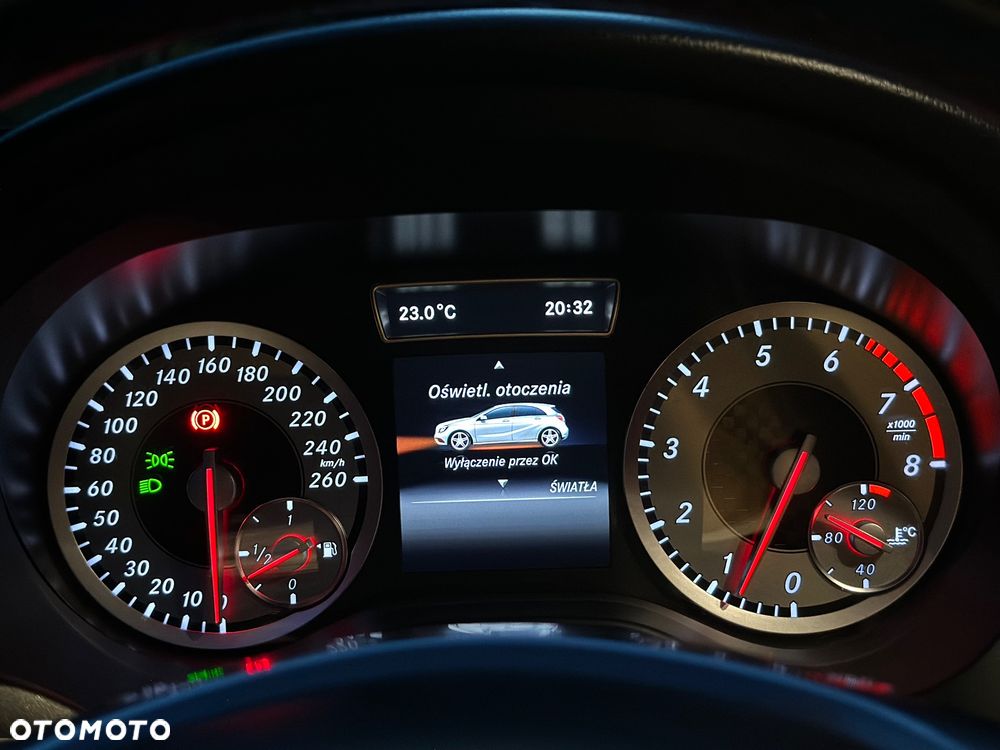Mercedes-Benz Klasa A 180 (BlueEFFICIENCY) AMG Sport - 33