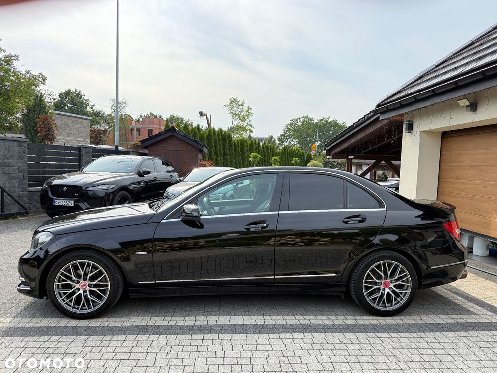 Mercedes-Benz Klasa C 180 CGI BlueEFFICIENCY Avantgarde - 18
