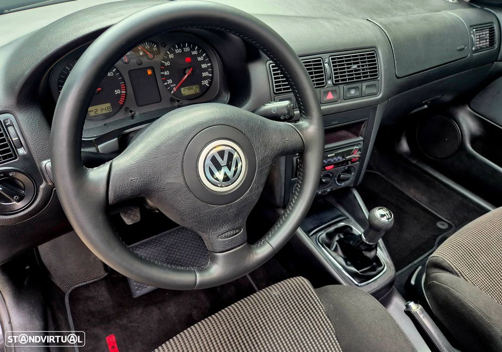 VW Golf 1.9 TDi 25 Anos - 32
