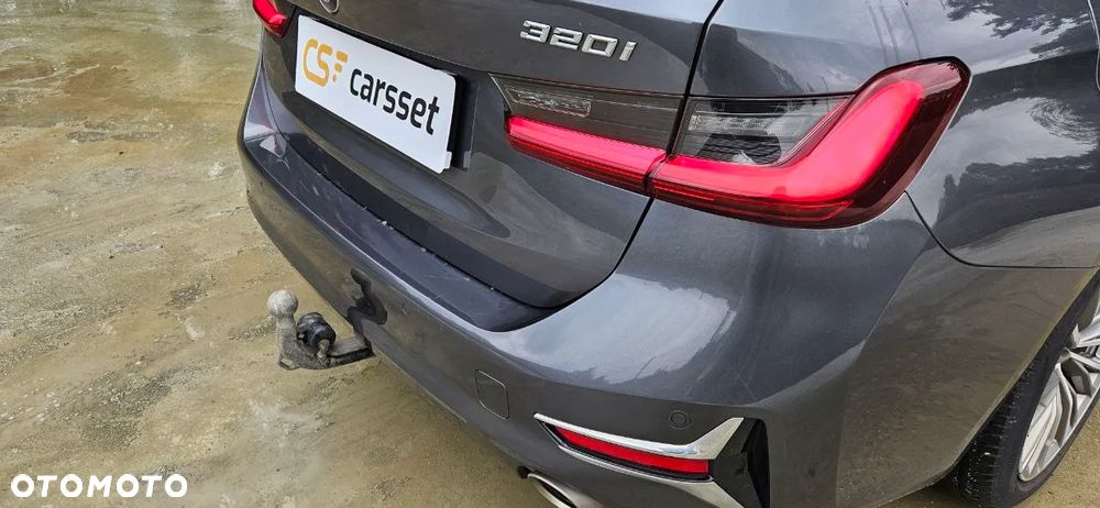 BMW Seria 3 320i Luxury Line - 16