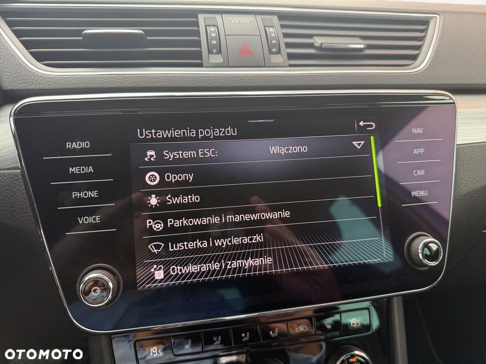 Skoda Superb 2.0 TDI SCR Ambition DSG - 27