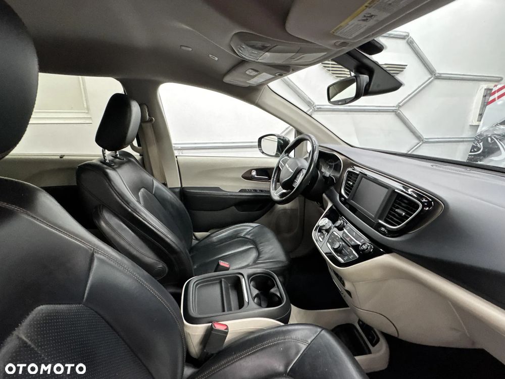 Chrysler Pacifica - 7