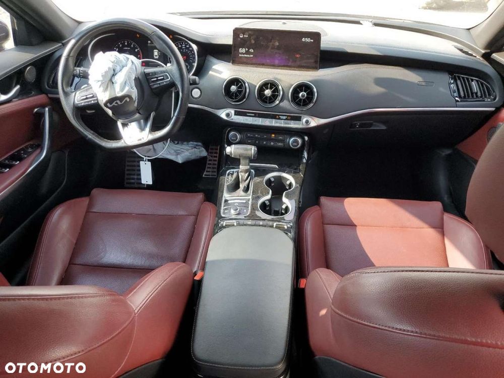 Kia Stinger - 9