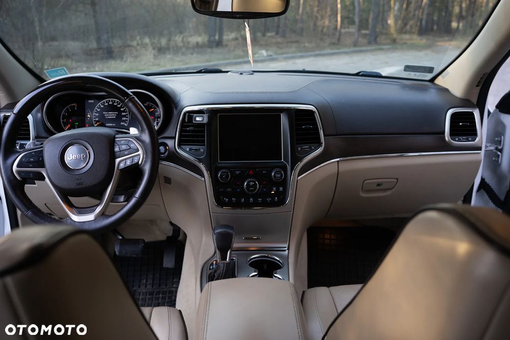 Jeep Grand Cherokee - 12