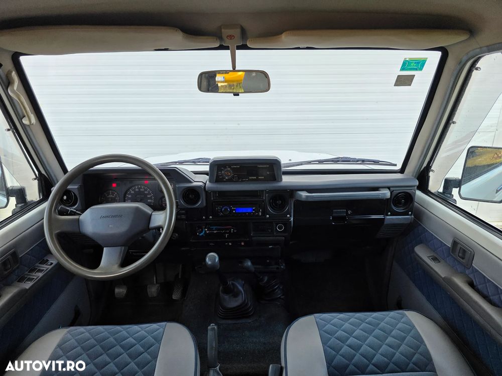 Toyota Land Cruiser - 12