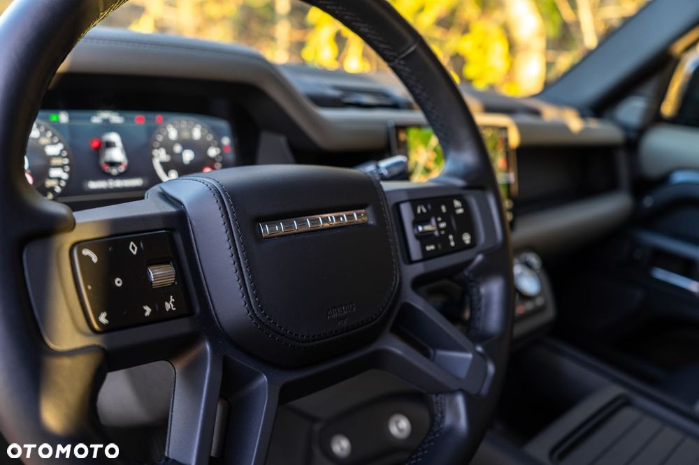 Land Rover Defender - 7