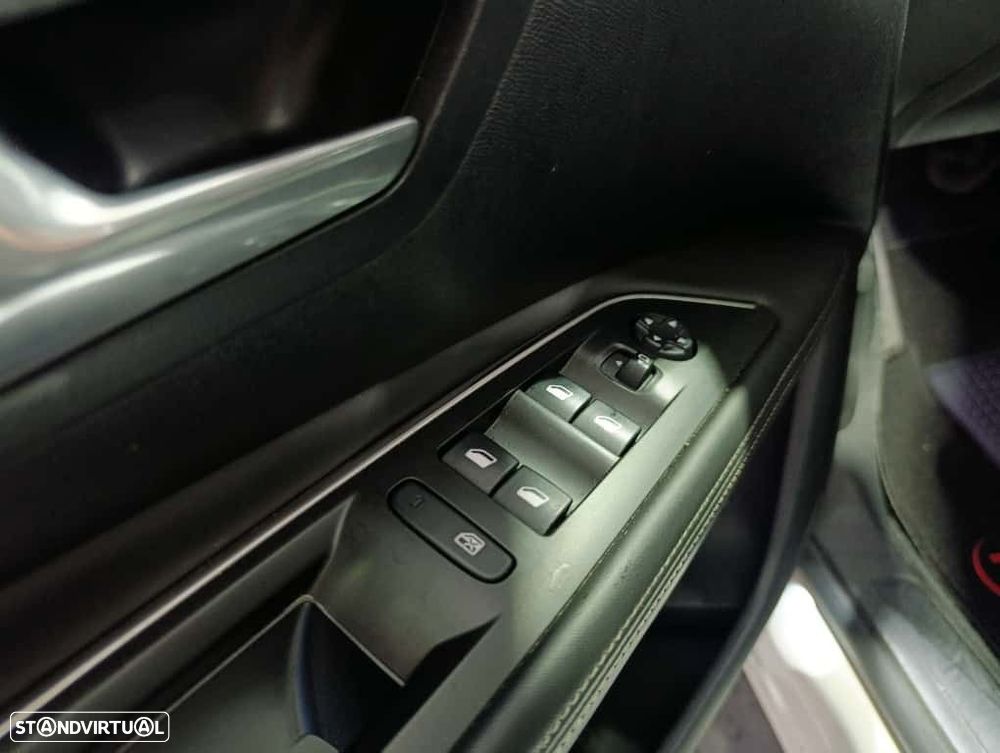 Peugeot 3008 1.2 PureTech Allure EAT8 - 25