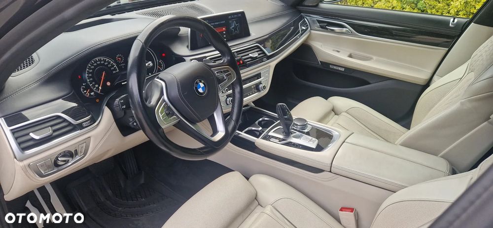 BMW Seria 7 750i xDrive - 20