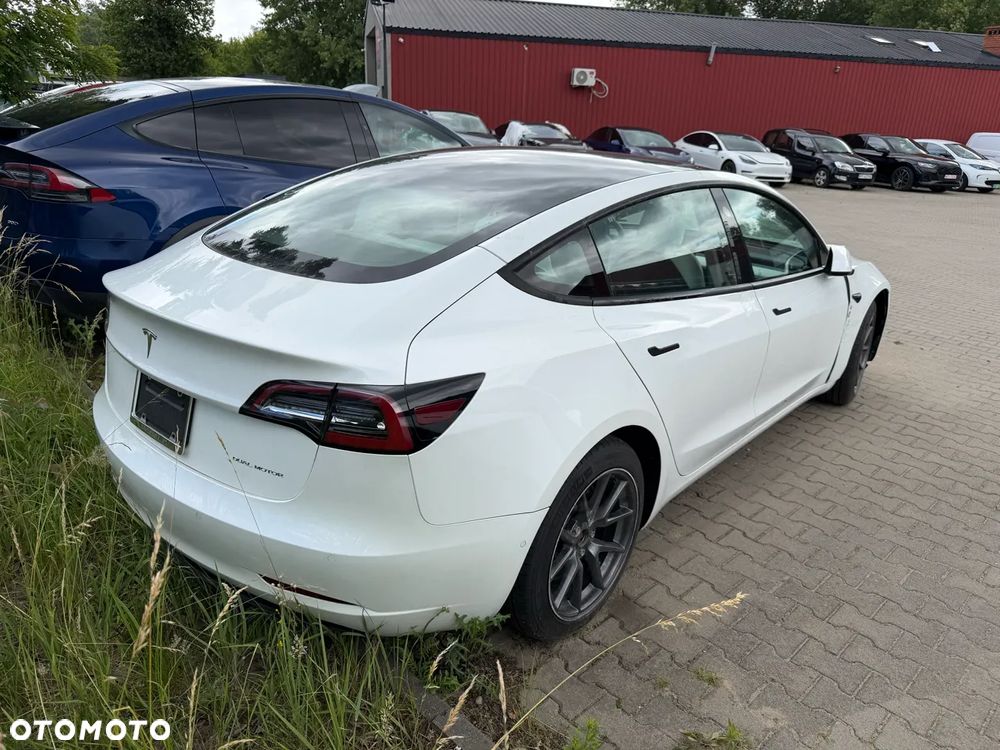 Tesla Model 3 - 4