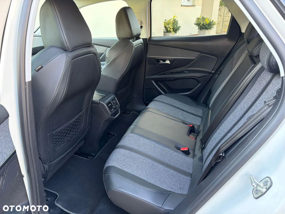 Peugeot 3008 BlueHDi 130 Stop & Start EAT8 Allure - 17