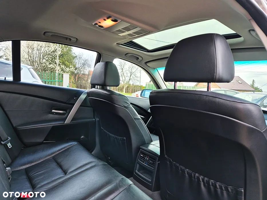 BMW Seria 5 523i - 34